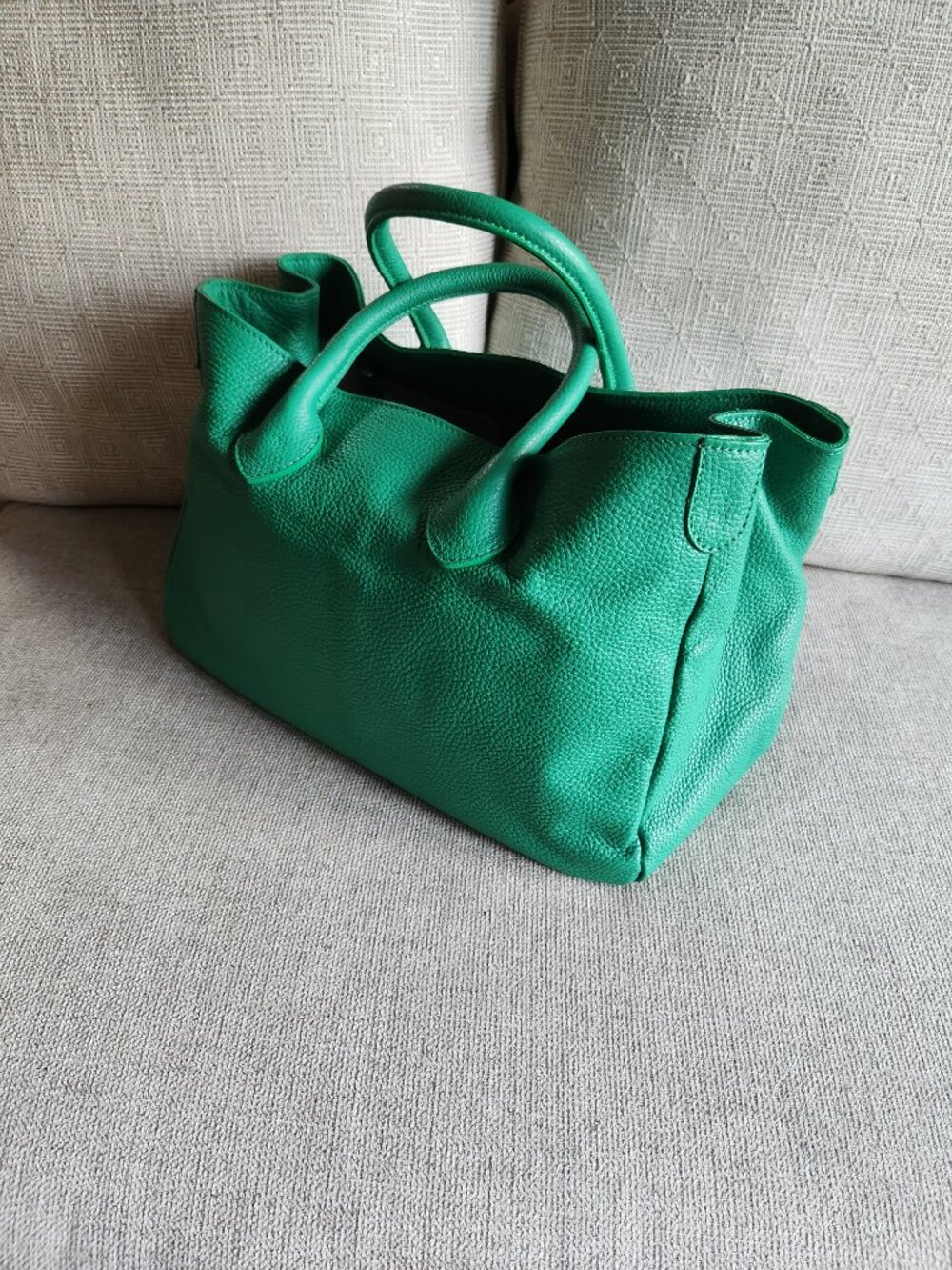 Mark & Graham Elisabetta slouchy tote Kelly Green Pebble leather with twill int - Picture 3 of 13